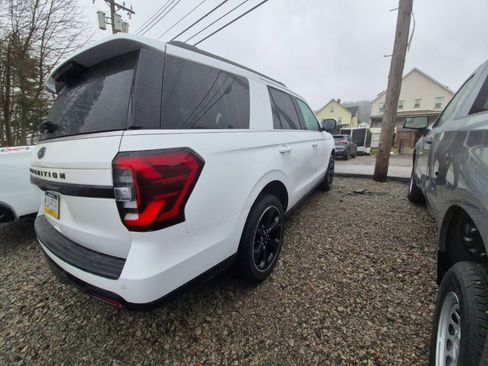 Used 2024 Ford Expedition Limited image 6