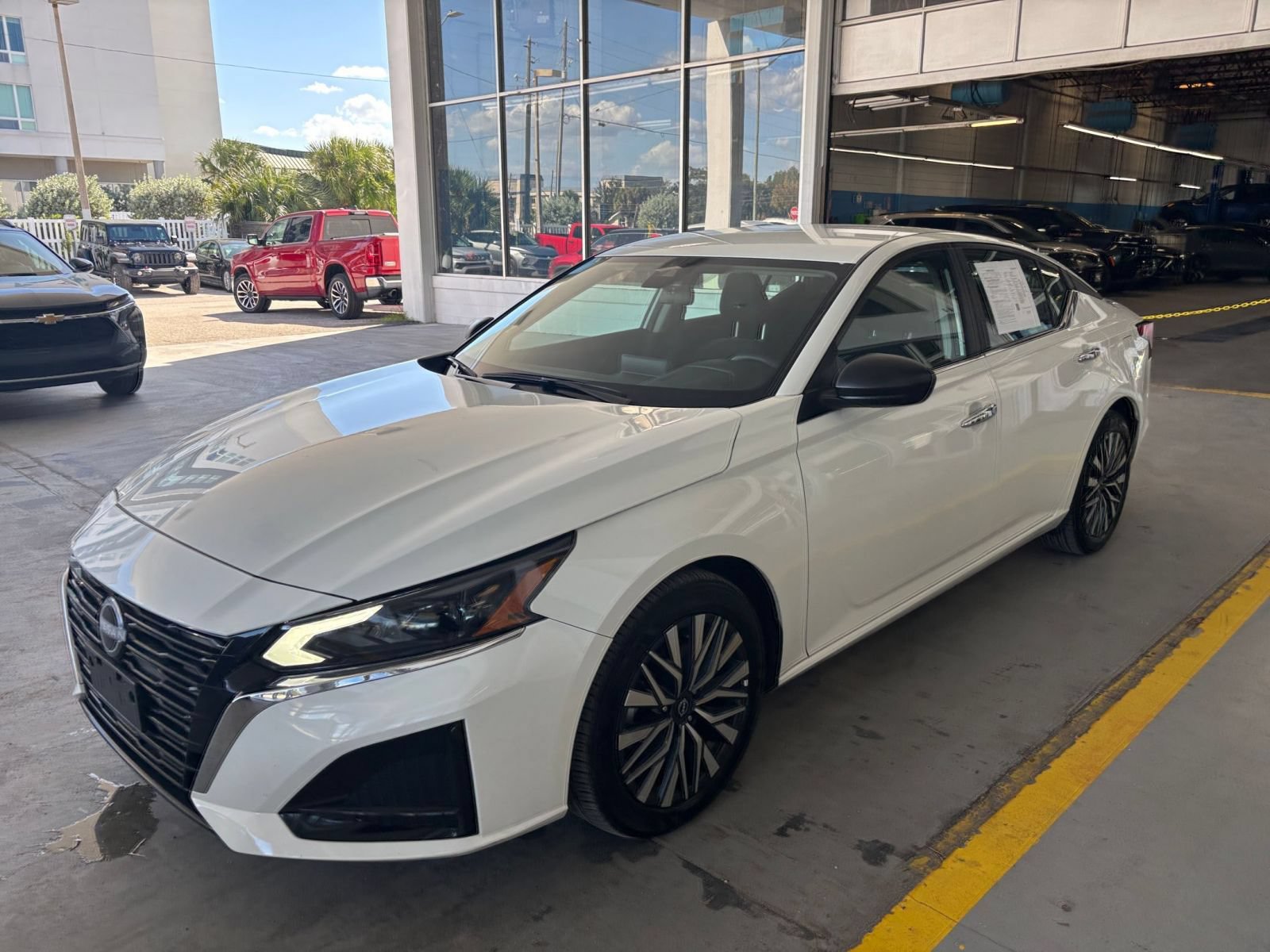 Used 2025 Nissan Altima 2.5 SV FWD image 5