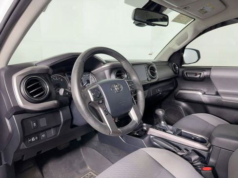 Used 2020 Toyota Tacoma SR5 image 3