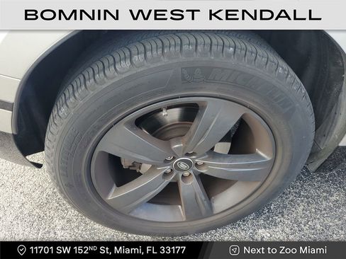 Used 2019 Land Rover Range Rover Velar S image 9