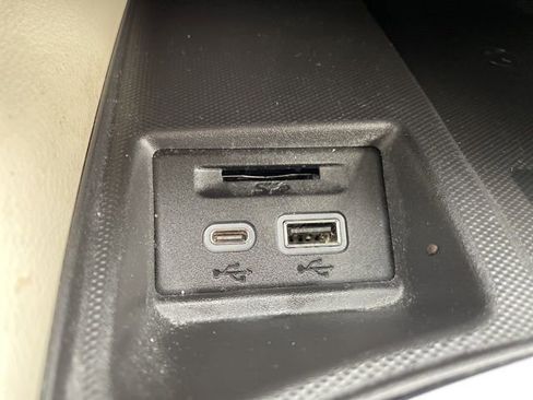 Used 2023 Buick Enclave Essence w/ Sport Touring Edition image 25