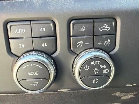 Used 2024 GMC Sierra 3500 AT4 w/ AT4 Premium Plus Package AWD/4WD image 18