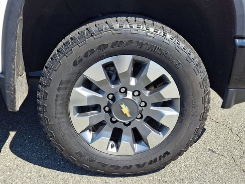 Certified 2022 Chevrolet Silverado 2500 Custom w/ Custom Convenience Package AWD/4WD image 9