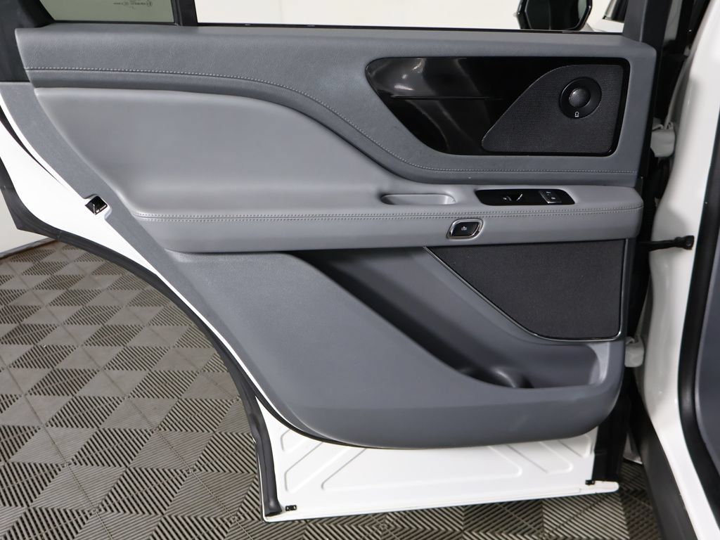 Used 2021 Lincoln Aviator Reserve RWD image 28