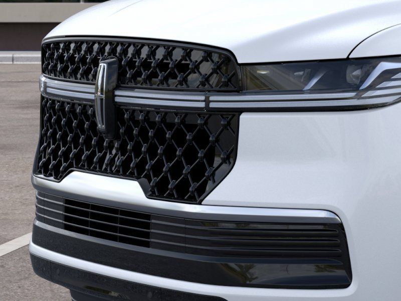 New 2025 Lincoln Navigator Reserve w/ Jet Appearance Package AWD/4WD image 17