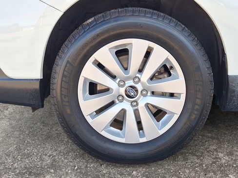 Used 2019 Subaru Outback 2.5i Premium image 9