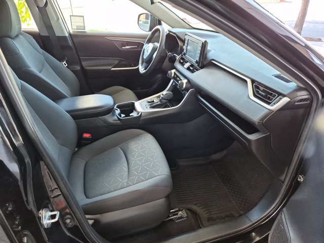 Used 2021 Toyota RAV4 XLE AWD/4WD image 5