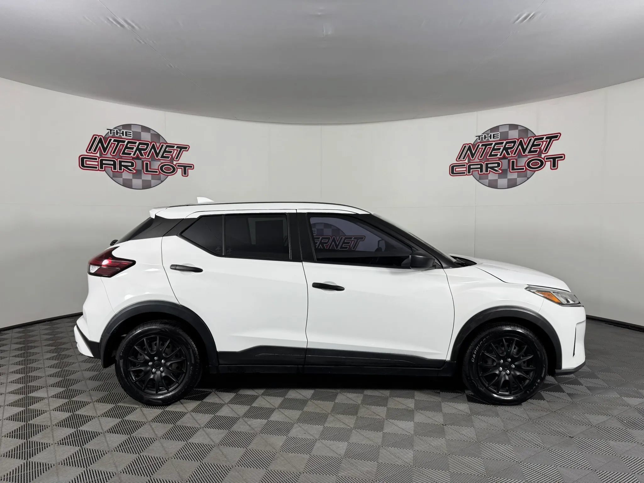Used 2021 Nissan Kicks S FWD image 8