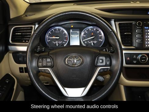 Used 2017 Toyota Highlander XLE image 7