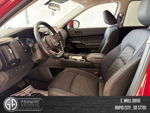 Used 2023 Nissan Pathfinder SV image 17