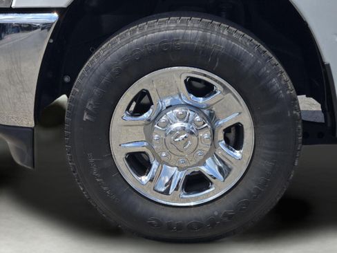 Used 2022 RAM 2500 Tradesman w/ Chrome Appearance Group RWD image 8