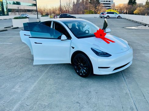 Used 2023 Tesla Model Y AWD image 36