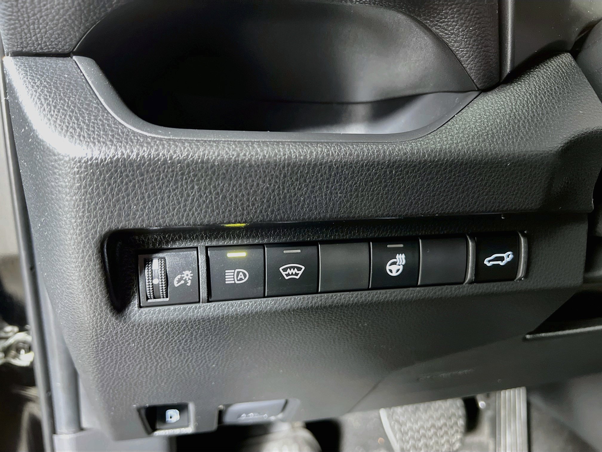 Used 2025 Toyota RAV4 SE w/ Weather & Moonroof Package AWD/4WD image 10