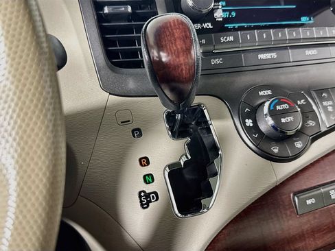 Used 2011 Toyota Sienna XLE FWD image 16