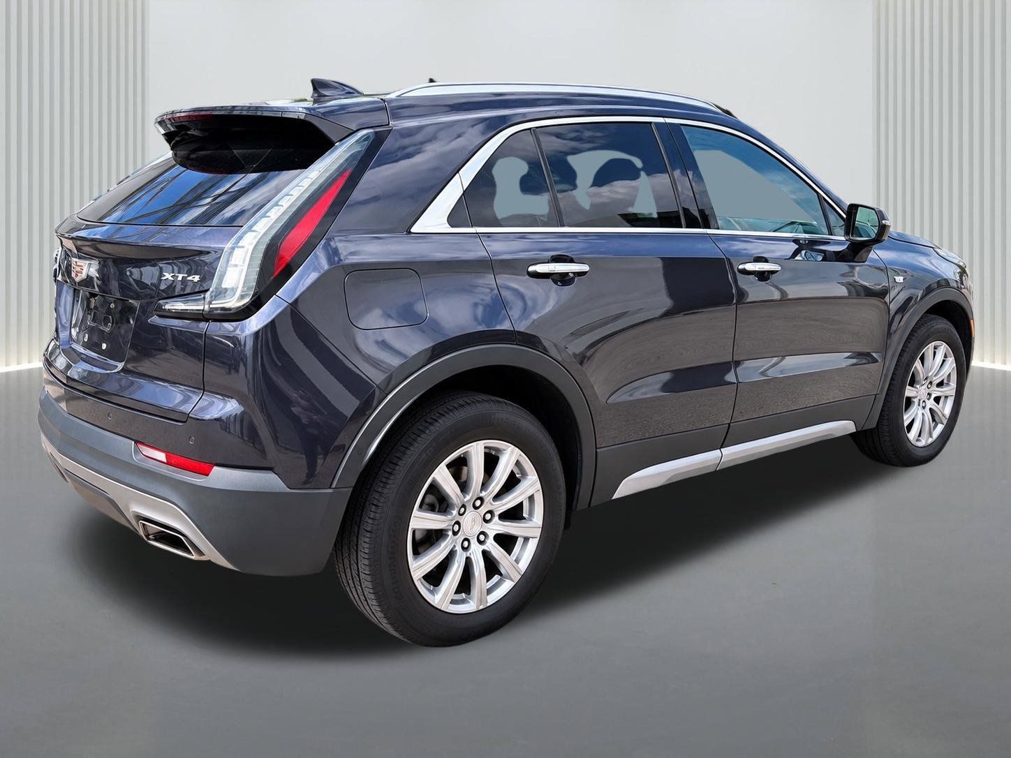 Used 2022 Cadillac XT4 Premium Luxury w/ Enhanced Visibility Package FWD image 7