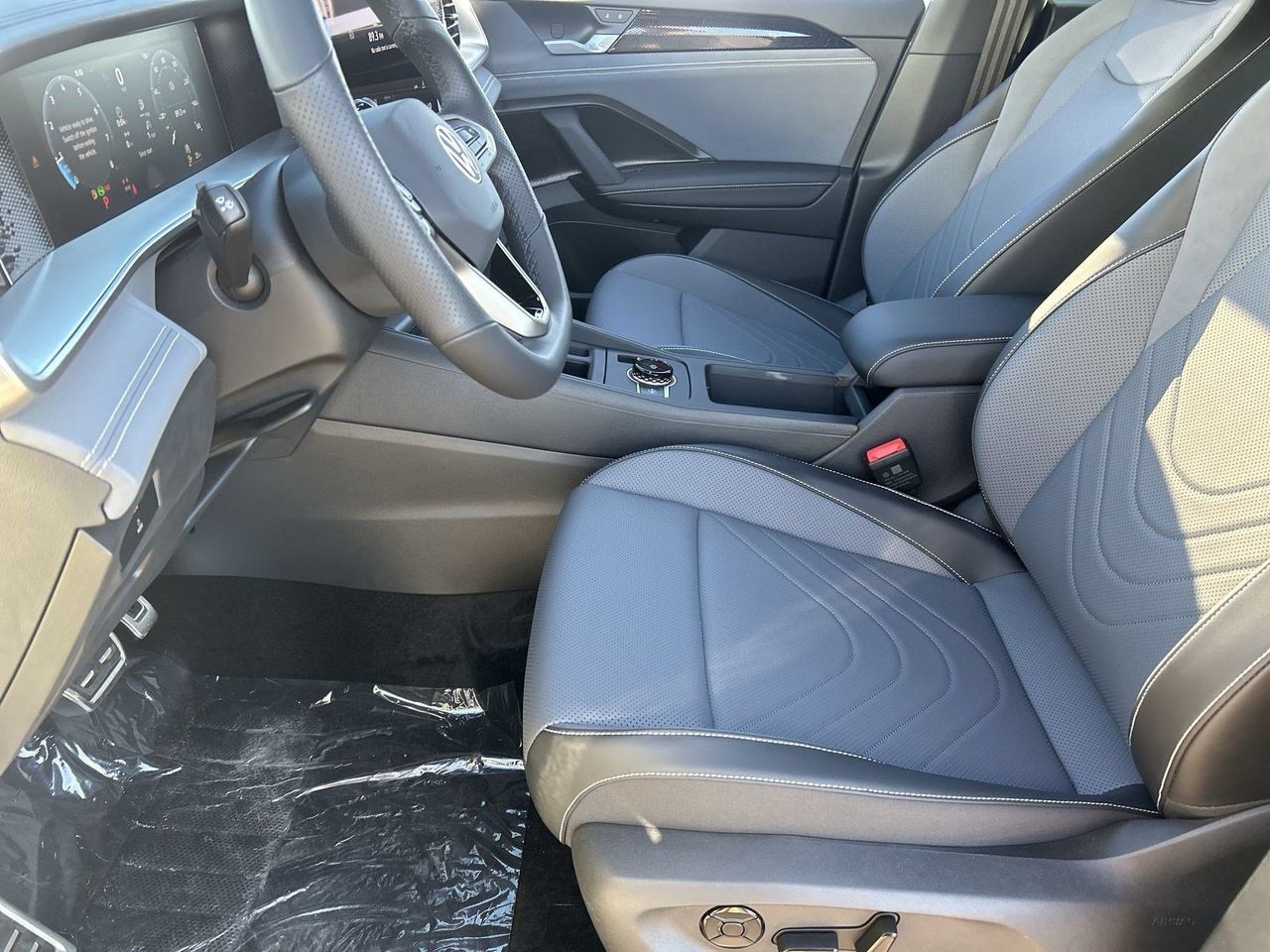 New 2026 Volkswagen Tiguan SE R-Line FWD image 15
