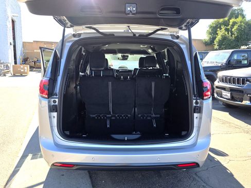New 2026 Chrysler Pacifica Select w/ S Appearance Package image 19