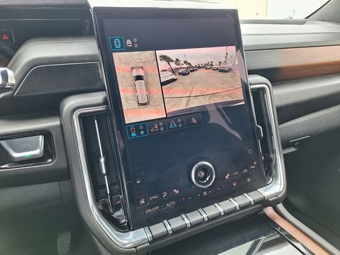 Used 2025 GMC Yukon XL Denali image 21