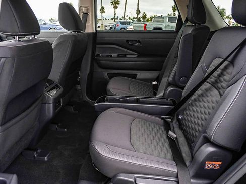 Used 2024 Nissan Pathfinder SV w/ SV Premium Package image 22