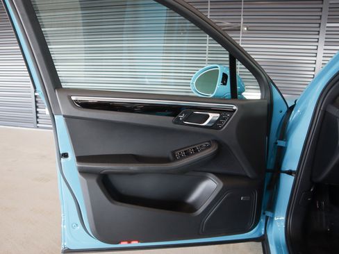 Certified 2022 Porsche Macan image 25