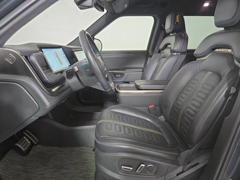 Used 2024 Rivian R1S Adventure image 20