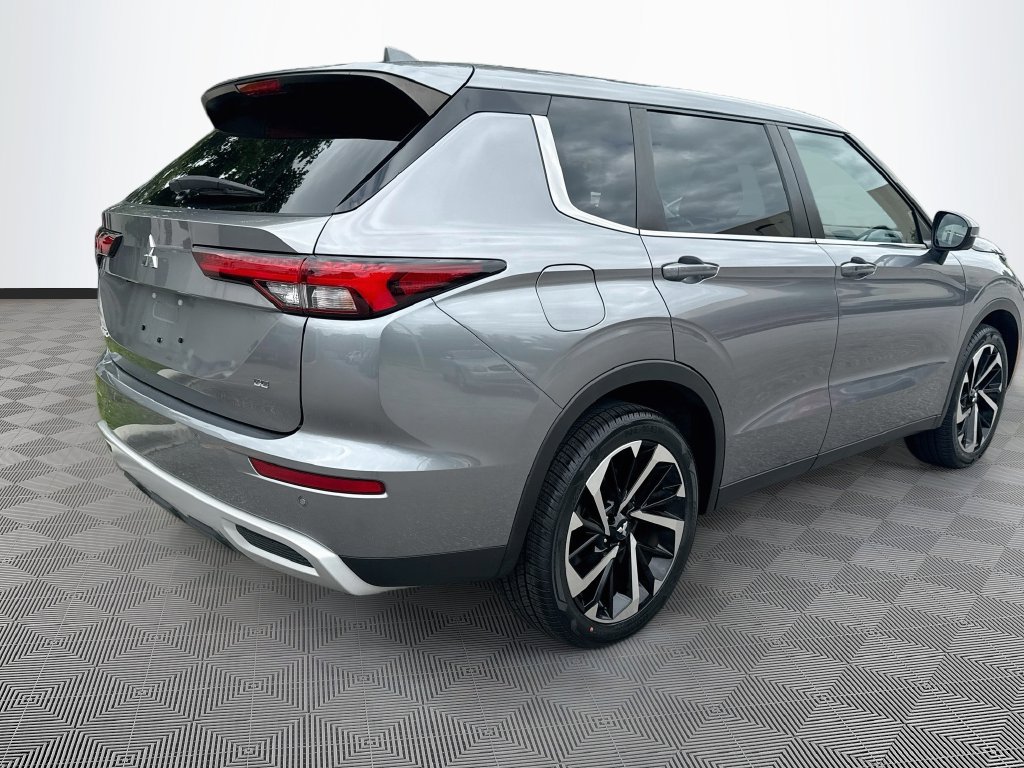 Used 2023 Mitsubishi Outlander SE FWD image 6