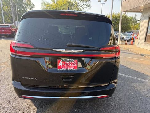 Used 2024 Chrysler Pacifica Touring-L FWD image 8