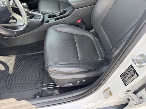 Used 2023 Hyundai Kona Limited image 6