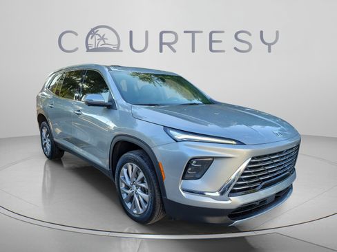 Used 2025 Buick Enclave Preferred w/ Power Package AWD/4WD image 5