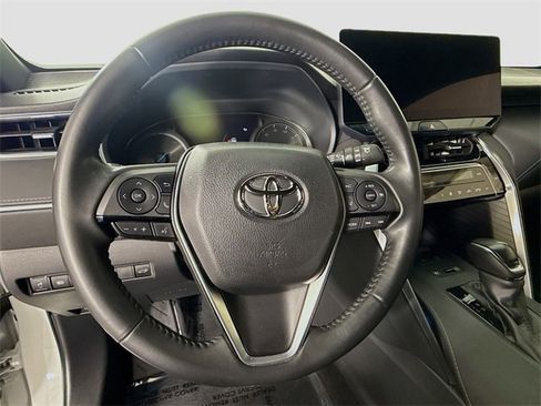Certified 2023 Toyota Venza Nightshade image 11