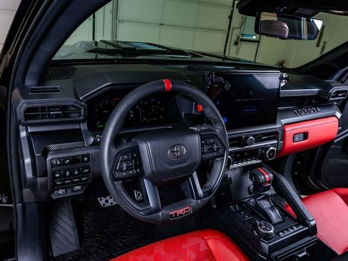 Used 2025 Toyota Tacoma TRD Pro AWD/4WD image 16