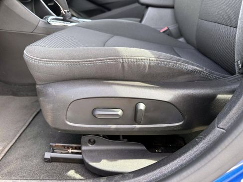 Used 2017 Chevrolet Cruze LT w/ Convenience Package FWD image 10