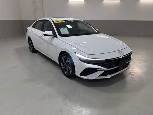 Used 2024 Hyundai Elantra Limited image 4