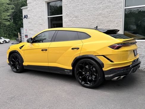 Used 2023 Lamborghini Urus Performante AWD/4WD image 9
