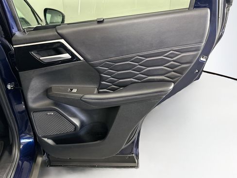 Used 2025 Mitsubishi Outlander SEL image 34