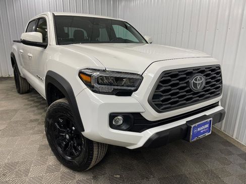 Used 2023 Toyota Tacoma TRD Off-Road image 10
