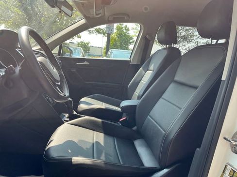 Used 2021 Volkswagen Tiguan SE image 6