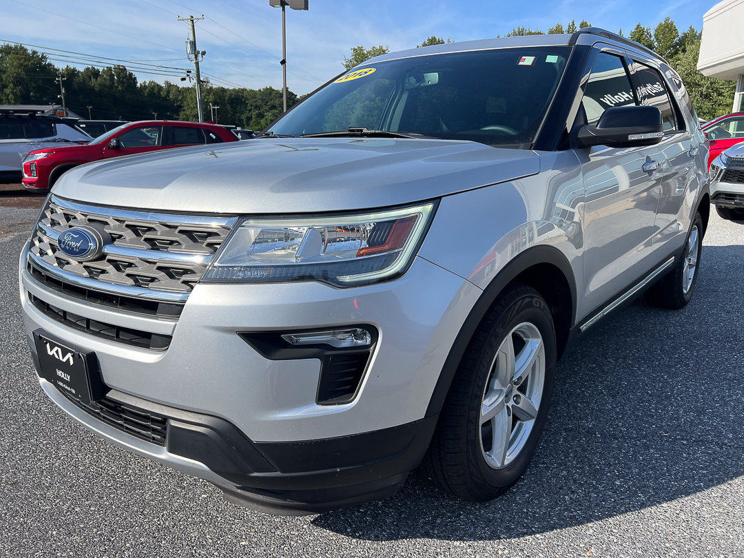 Used 2018 Ford Explorer XLT w/ Equipment Group 201A FWD image 2