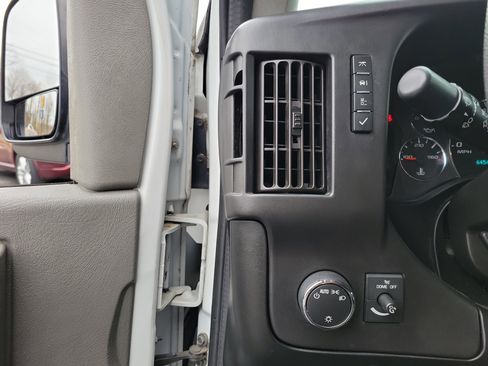 Used 2017 Chevrolet Express 2500 LT w/ LT Preferred Equipment Group image 17