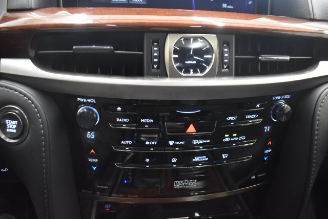 Used 2021 Lexus LX 570 4WD w/ Luxury Package image 28