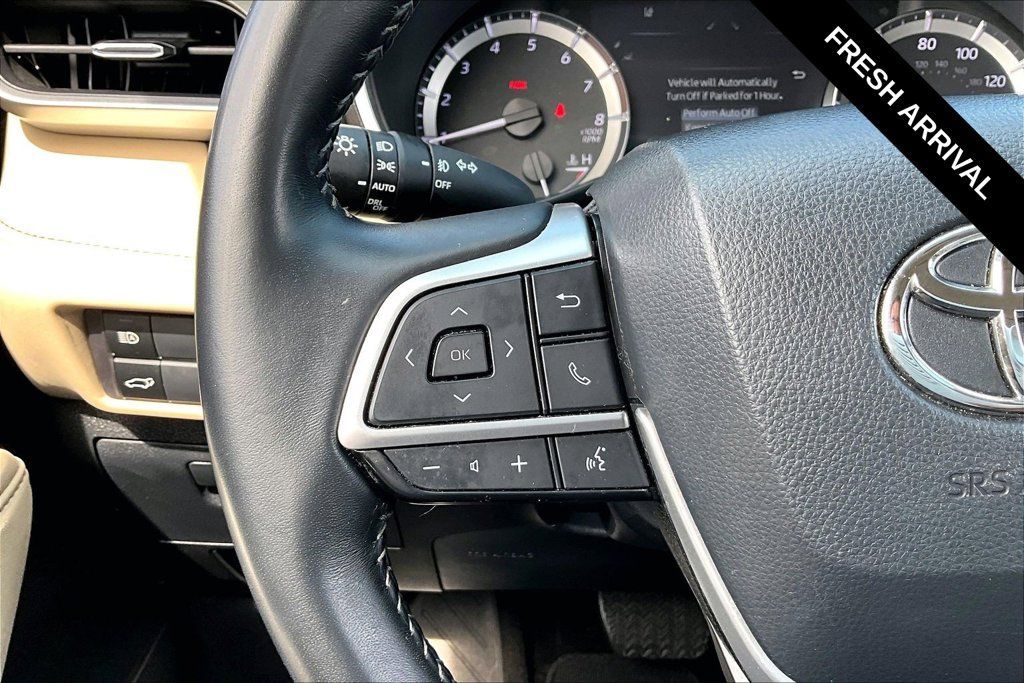 Used 2024 Toyota Highlander XLE AWD/4WD image 13