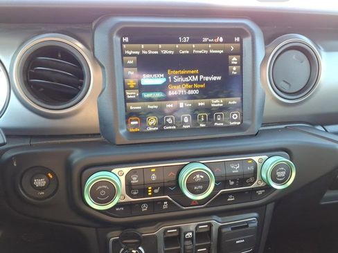 Used 2021 Jeep Gladiator Willys image 22