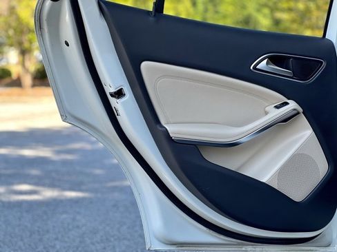 Used 2015 Mercedes-Benz GLA 250 4MATIC w/ Premium Package image 18