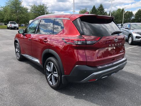 Used 2022 Nissan Rogue SL w/ SL Premium Package image 3