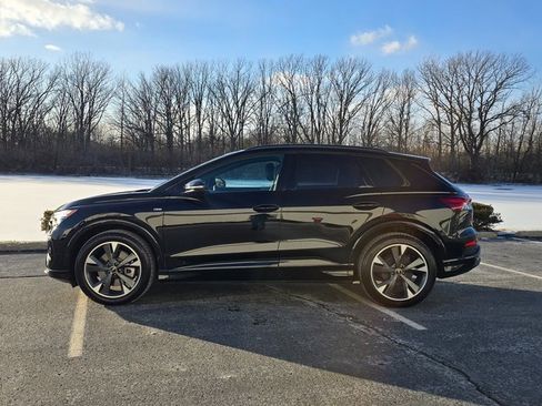 Used 2024 Audi Q4 e-tron Premium Plus image 8