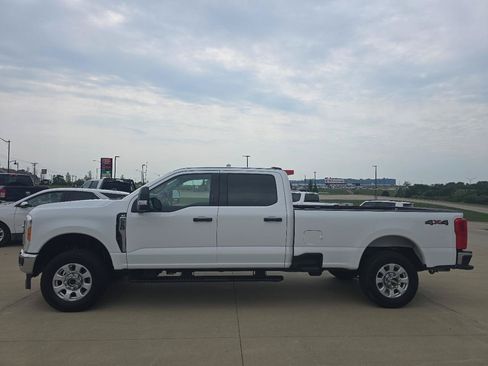 Used 2024 Ford F250 XLT w/ Snow Plow/Camper Package AWD/4WD image 2