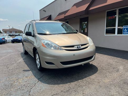 Used 2006 Toyota Sienna LE FWD image 2