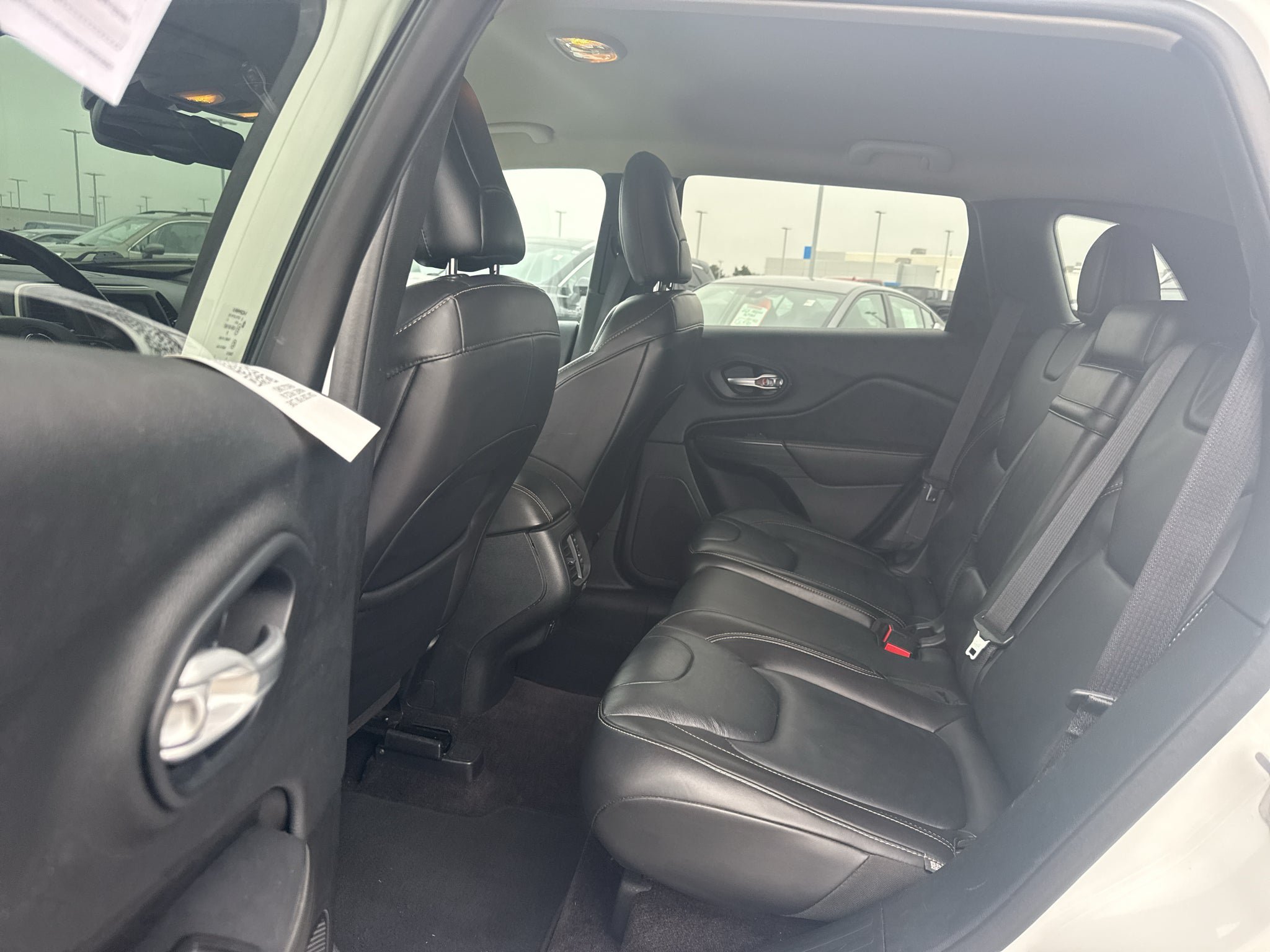 Used 2016 Jeep Cherokee Limited AWD/4WD image 12