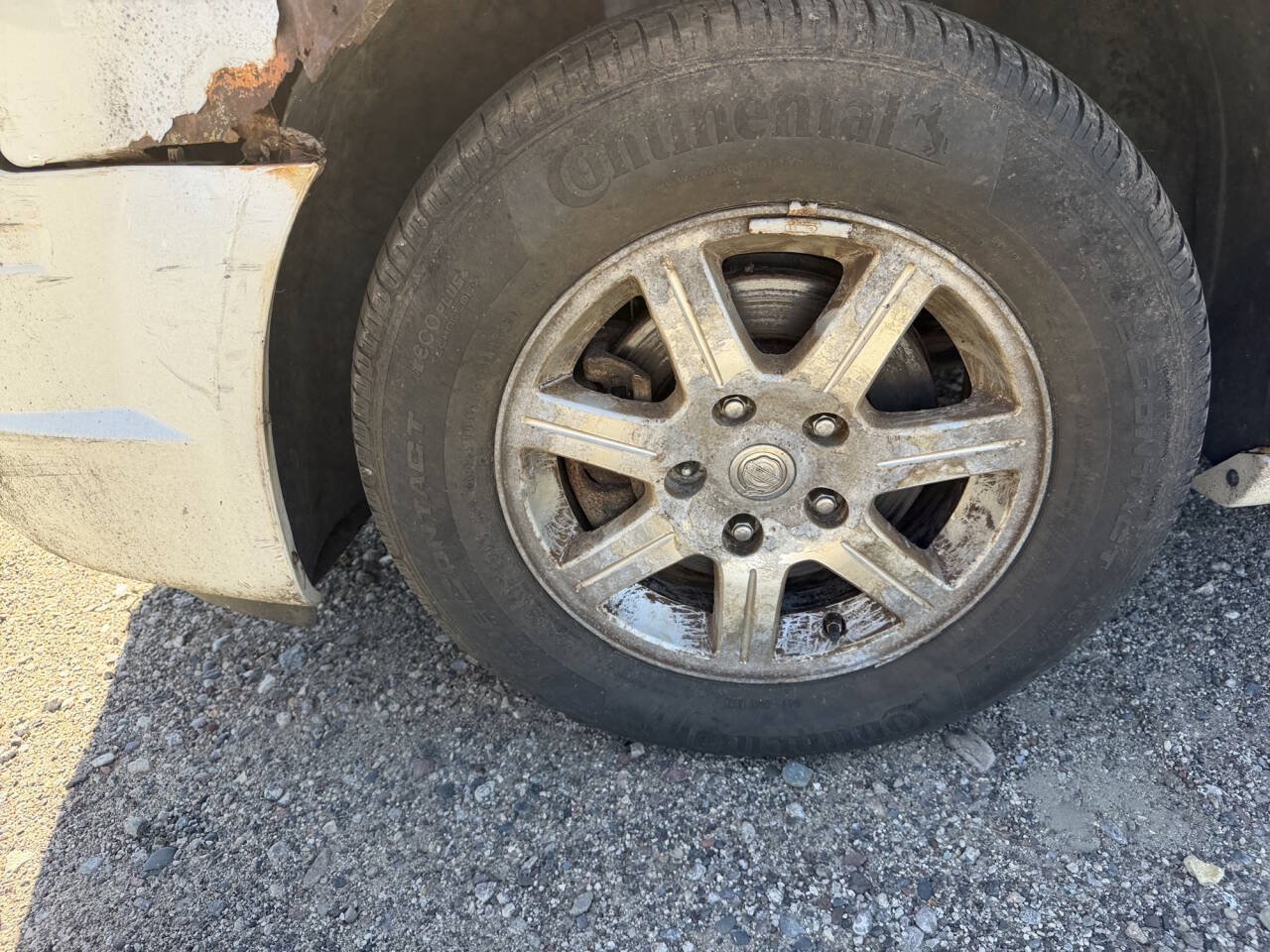 Used 2009 Chrysler Town & Country Touring FWD image 9