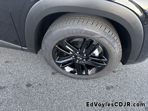 Used 2025 Chevrolet Trax ACTIV image 16